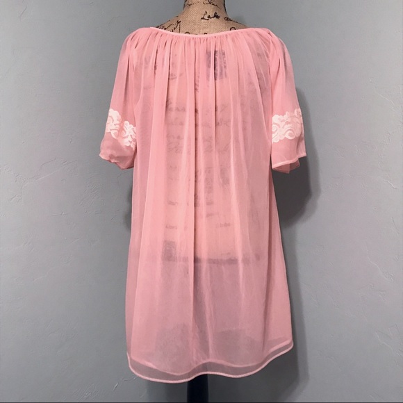 Vintage 1960s Sheer Peach Robe With Lace Detail - Picture 3 of 8